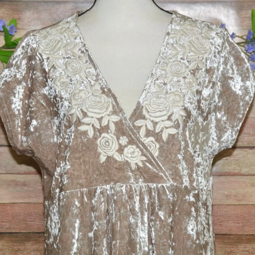 Savanna Jane Champagne Embroidered Floral Crushed Velvet Babydoll Tunic Top 1X Tan - Image 2