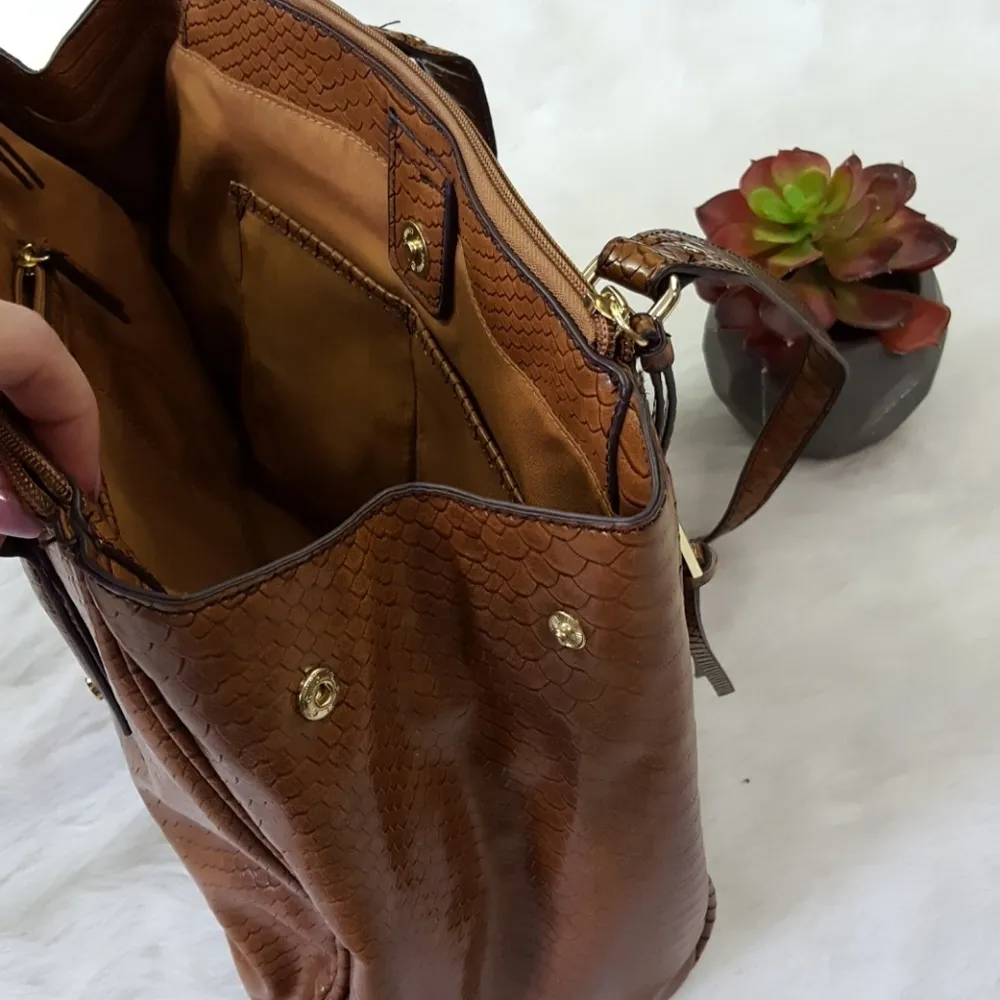 Liz Claiborne Tote - Image 5