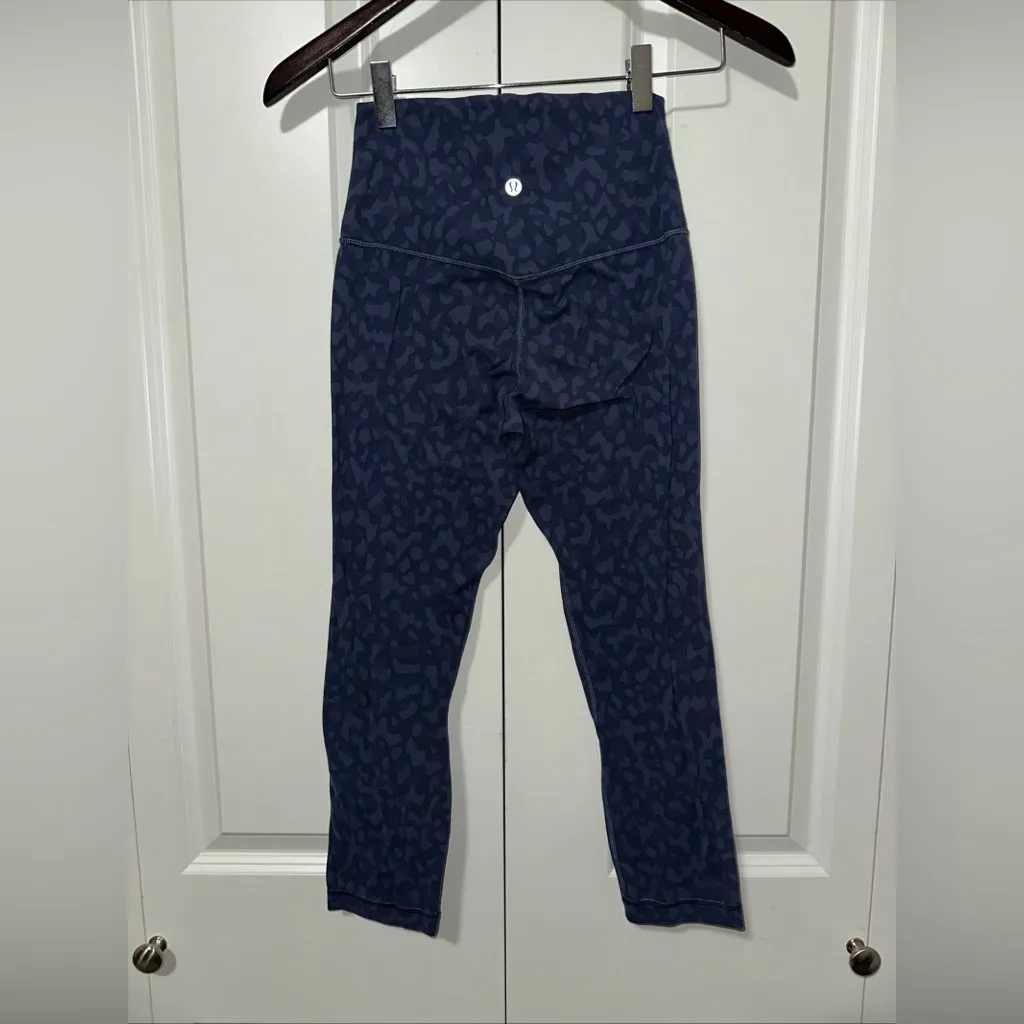 Lululemon Align HR Crop 21" Formation Camo Blue Soft Leggings Size 4 - Image 4