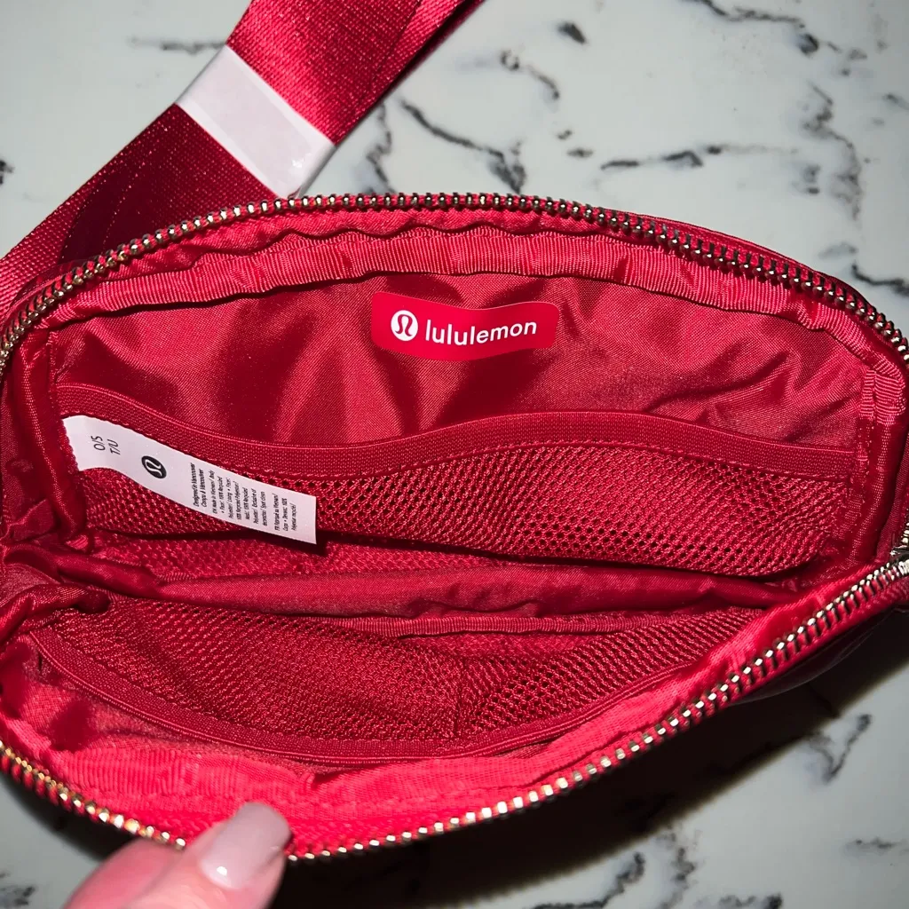 NWT Lululemon 2024 lunar new year Red 1L Everywhere Crossbody Bag - Image 5
