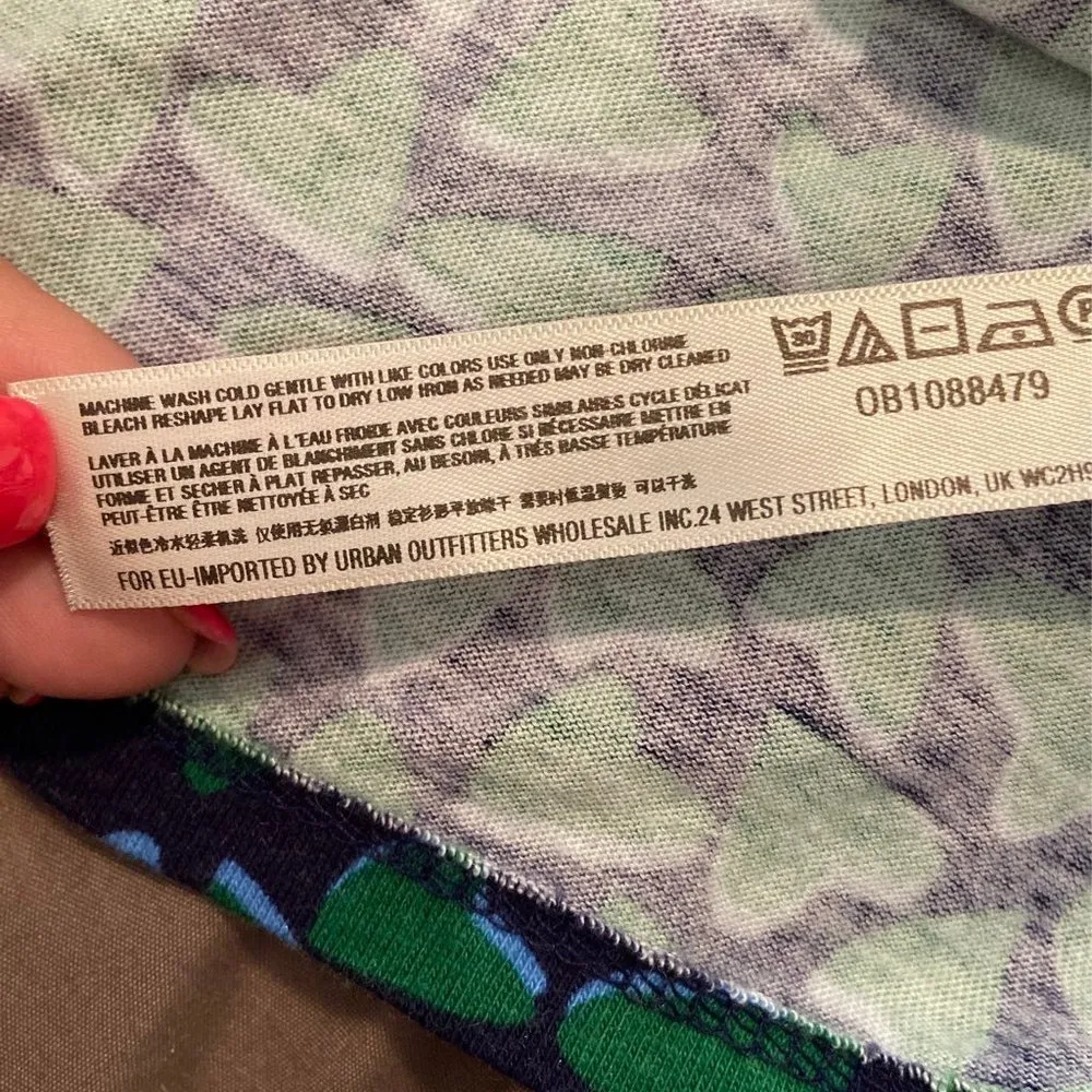 Anthropologie Racer Back Heart Design Cropped Tank - Image 5