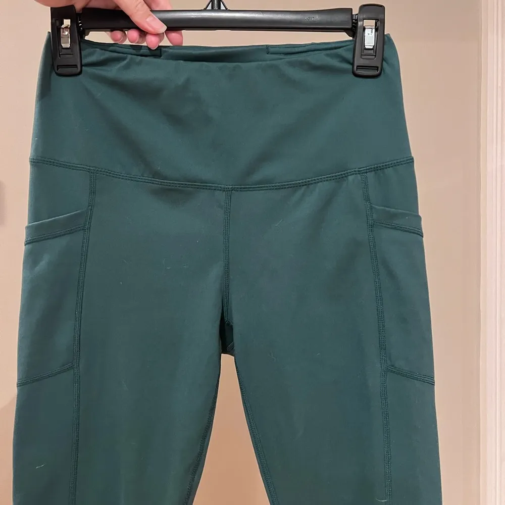 Yogalicious Lux High Waist 7/8 Ankle Leggings in Green - Image 4