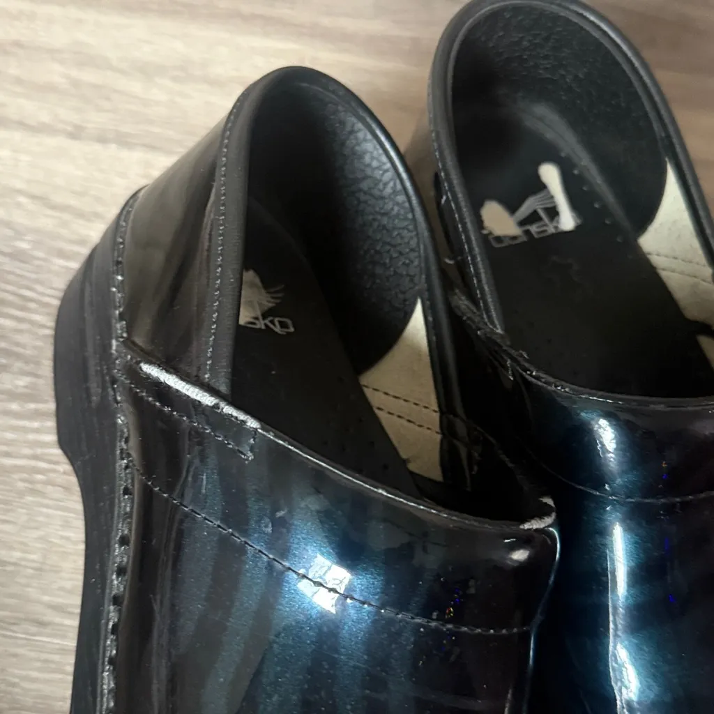 Dansko Iridescent Black Mules 39 Professional Animal Print Clogs - Image 6