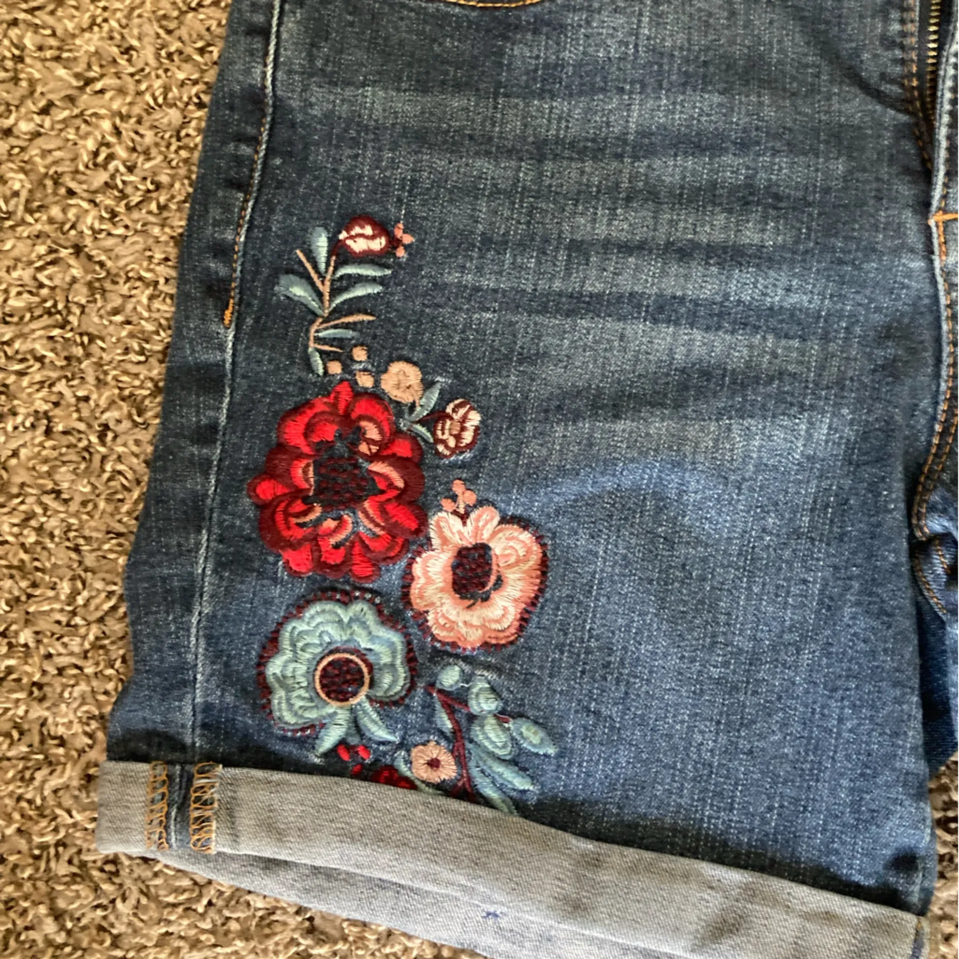 Vintage America Blues Embroidered Stretch Denim Shorts Cuffed Hem Size 4 Blue - Image 3