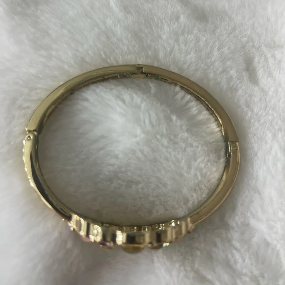 Avon Bangle Bracelet Goldtone - Image 3