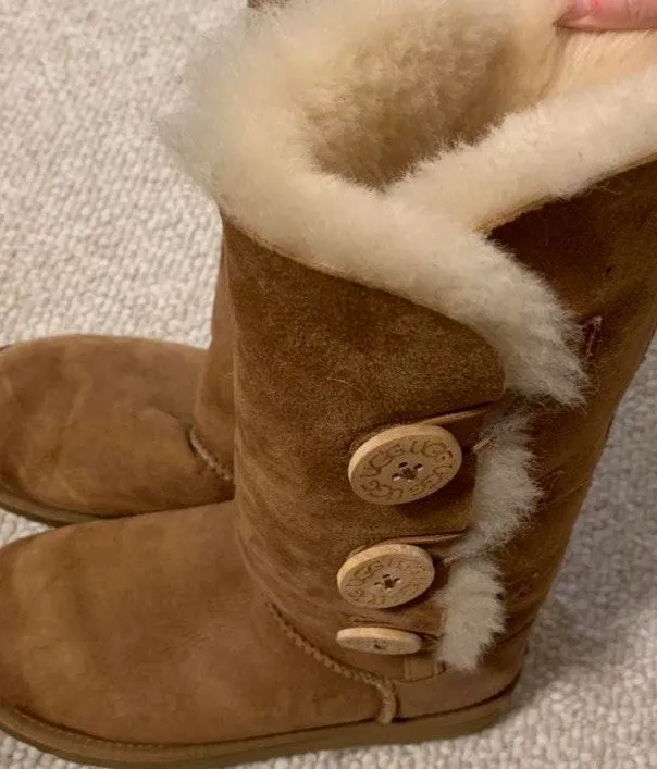 Bailey Suede Button Triplet - Image 4