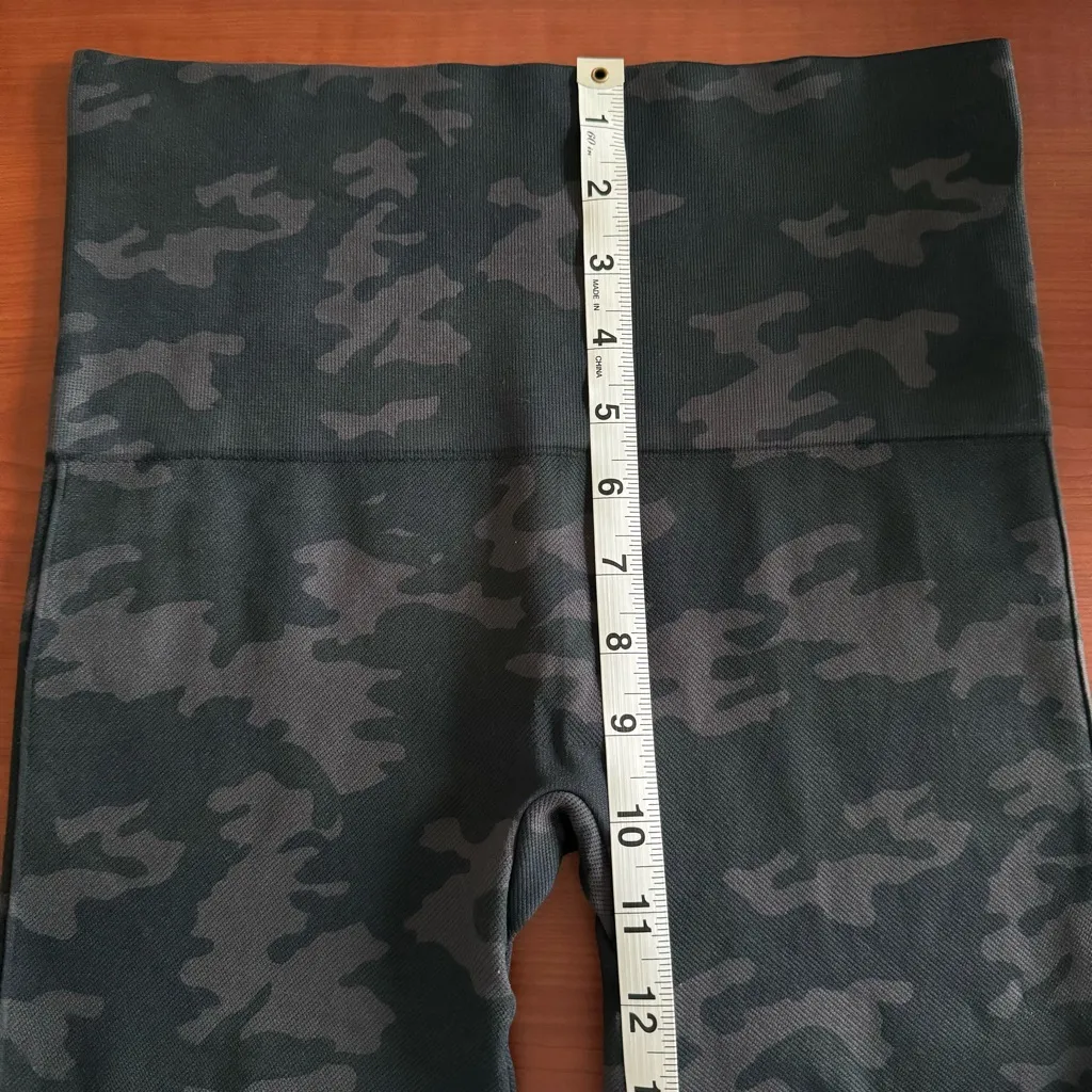 Spanx Look At Me Now High Waisted Seamless Leggings Black Camo Women Size Medium - Image 8