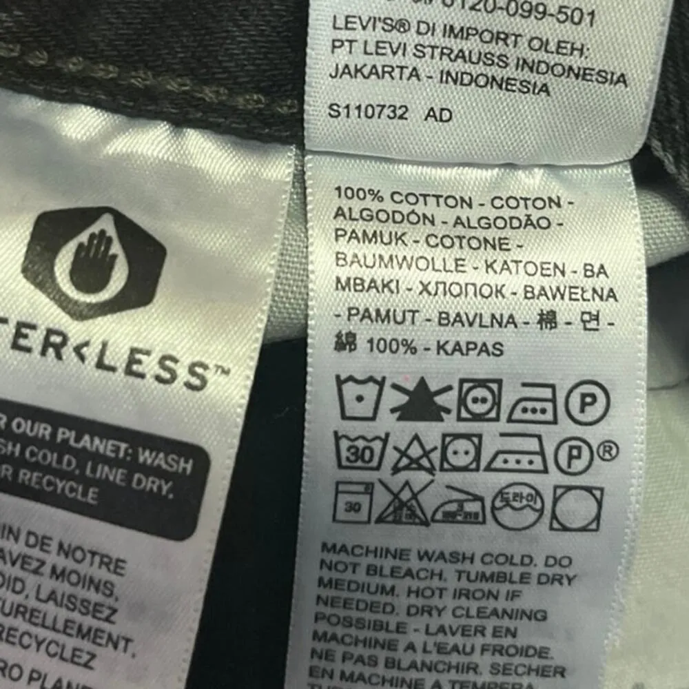 Levi's 501 Women's Black High Waisted Cut Off Frayed Denim Jean Shorts Size 28 - Image 6