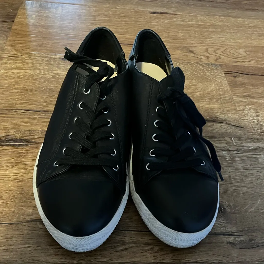 New Nine West Palmeroo Leather Soft Casual Sneaker Shoe US 7.5 Low Top Skate - Image 2