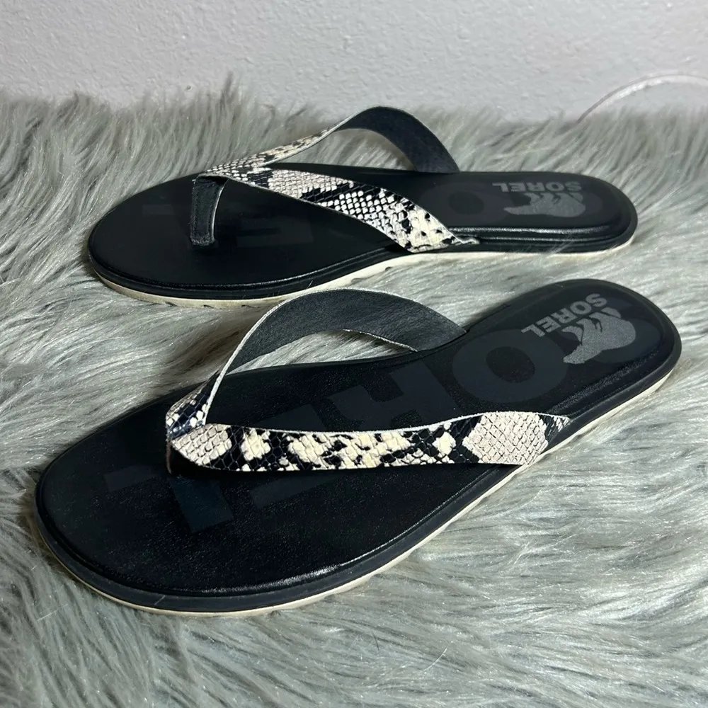 SOREL Ella II Snake-Print Leather Flip-Flops Black Size 9 - Image 4
