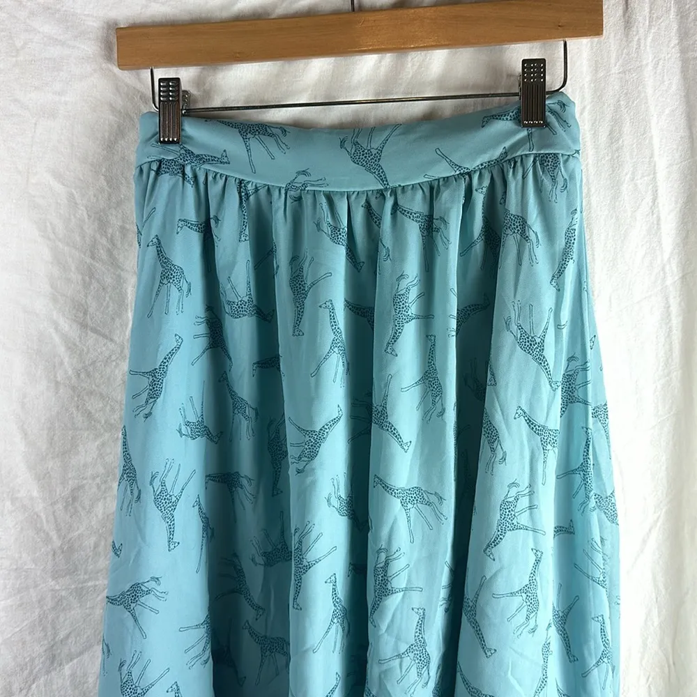 Final Touch Blue Giraffe Print Midi Skirt SIze Medium - Image 2