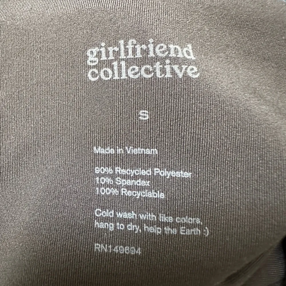 Girlfriend collective charcoal grey workout set size small - Image 6