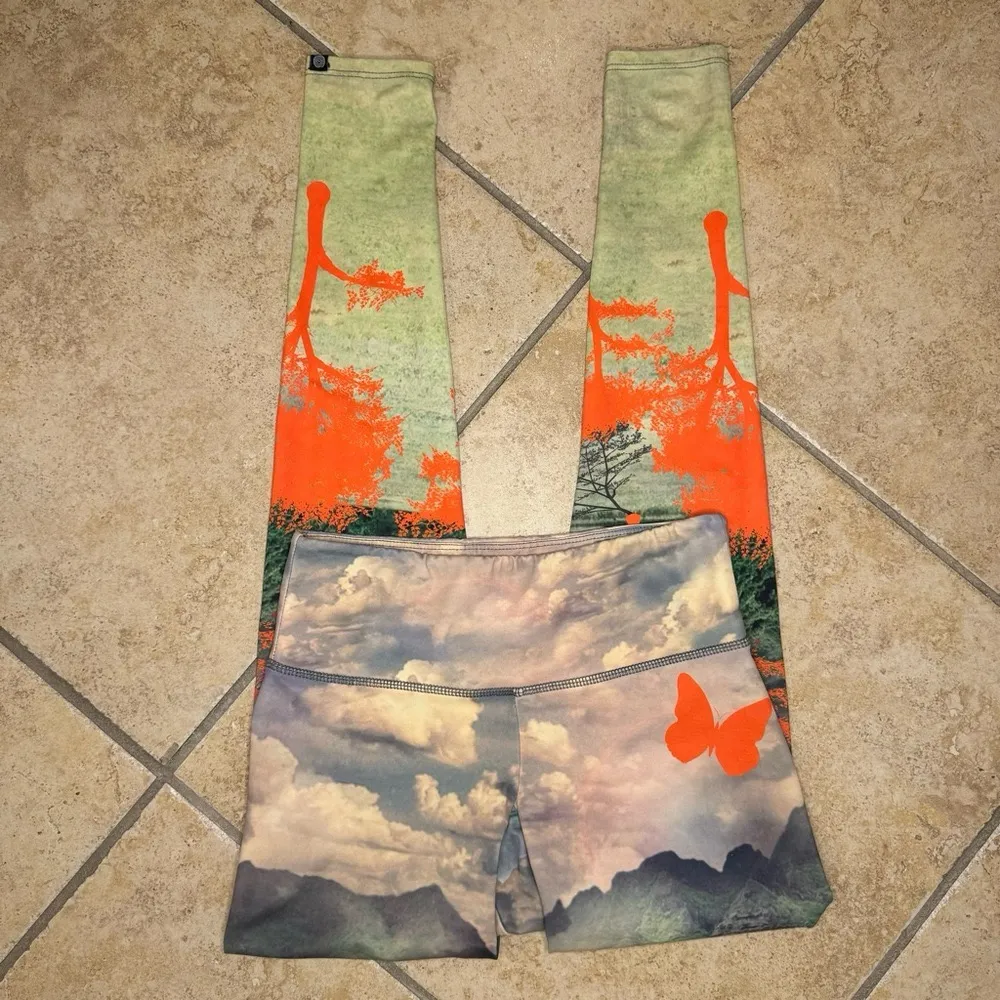 Onzie Graphic Legging in Free Fly - Image 8