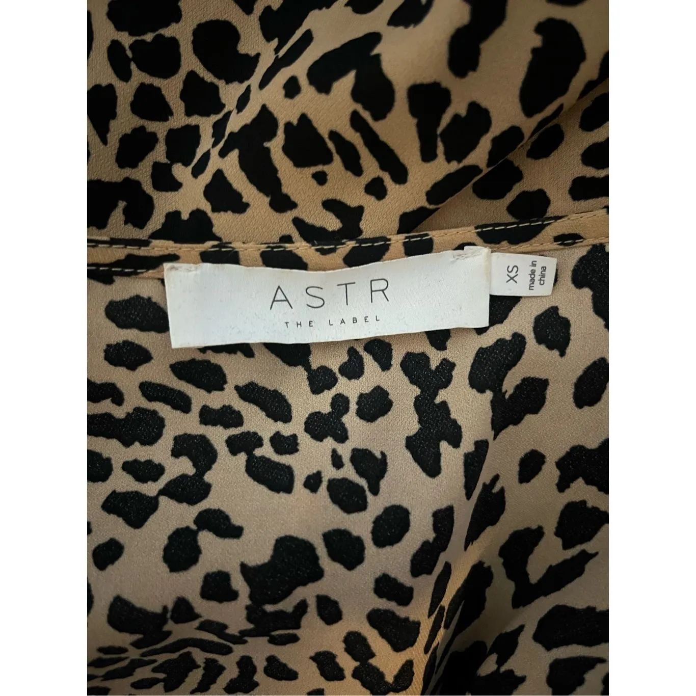 ASTR the Label Cheetah Print Long Sleeve Tie Front Top Size‎ XS - Image 2