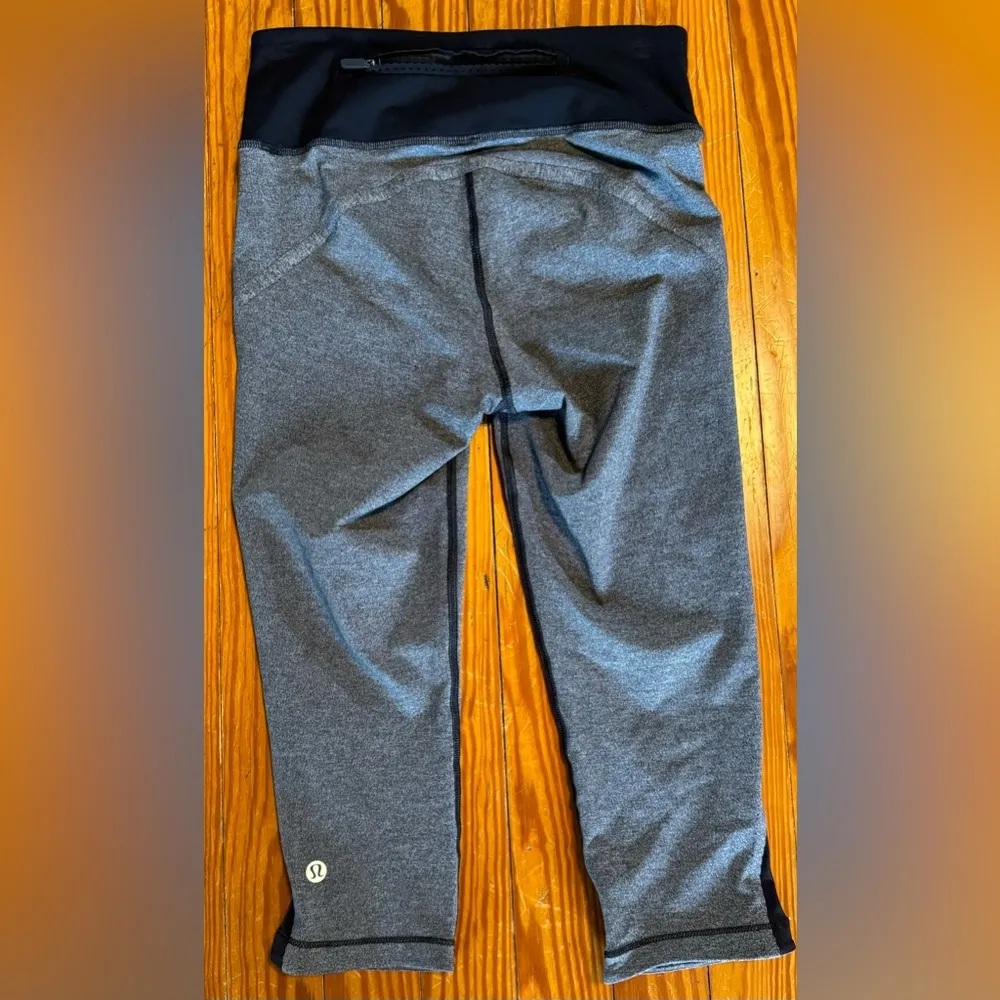 Lululemon Smooth Stride Crop- Size 4 - Image 4