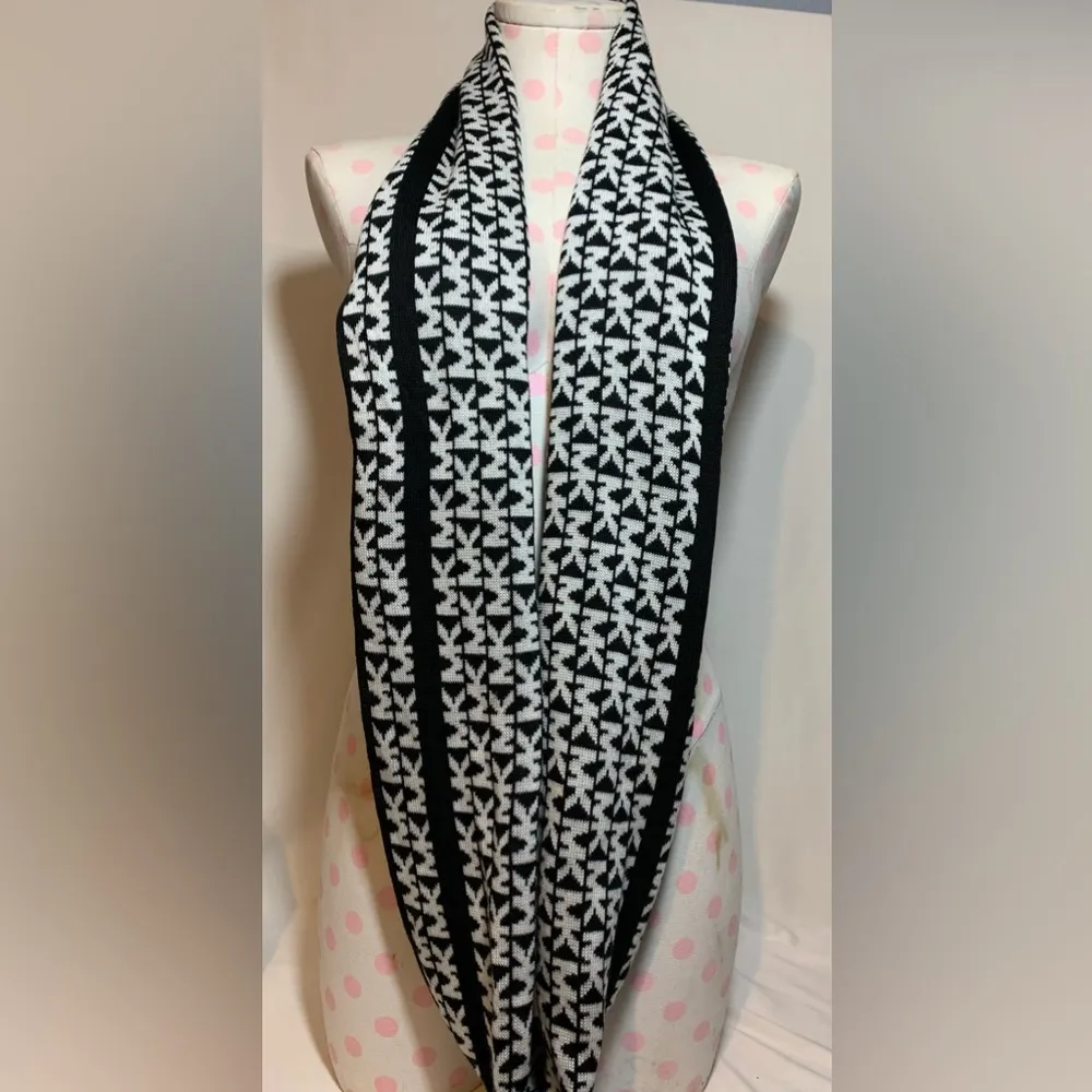 NWT MK Logo Scarf Black - Image 3