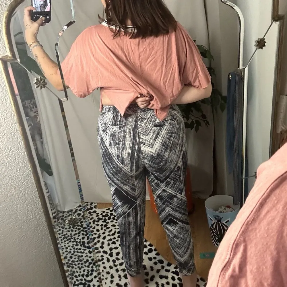 Lululemon Namaskar Pant II Heat Wave White Black Size 6 - Image 4