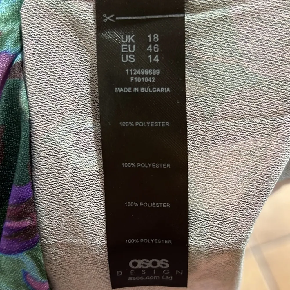 ASOS DESIGN Curve pleated twist back cap sleeve midi dress, purple floral, 14 - Image 7