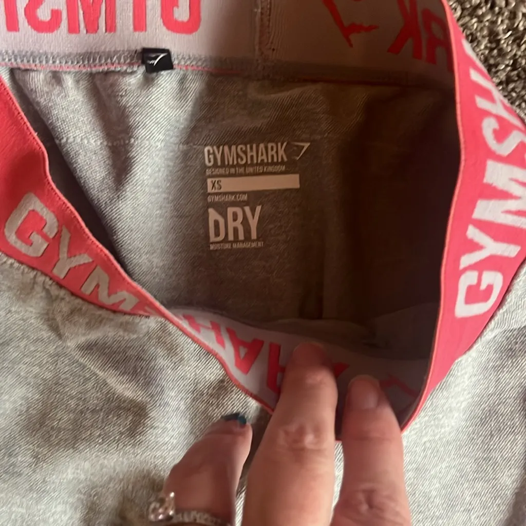 Women’s extra small gym shark leggings grey wine‎ pink accent - Image 4