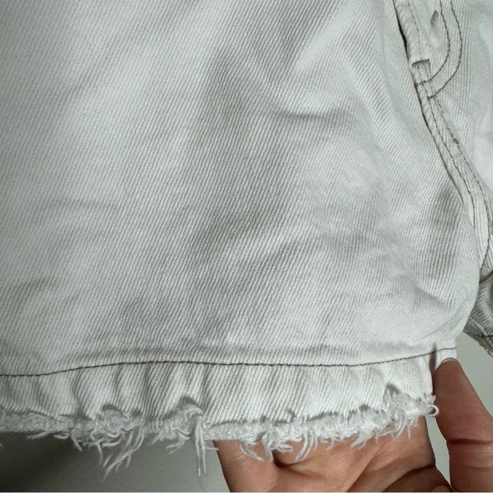 Abercrombie & Fitch white rigid denim distressed natural rise shorts size 27 - Image 5