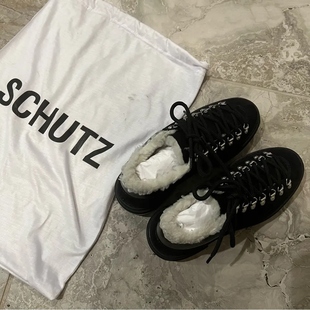 Schutz Lucille Faux Shearling-Lined Suede Hiking Boots Size 7 New in Dust Bag - Image 7