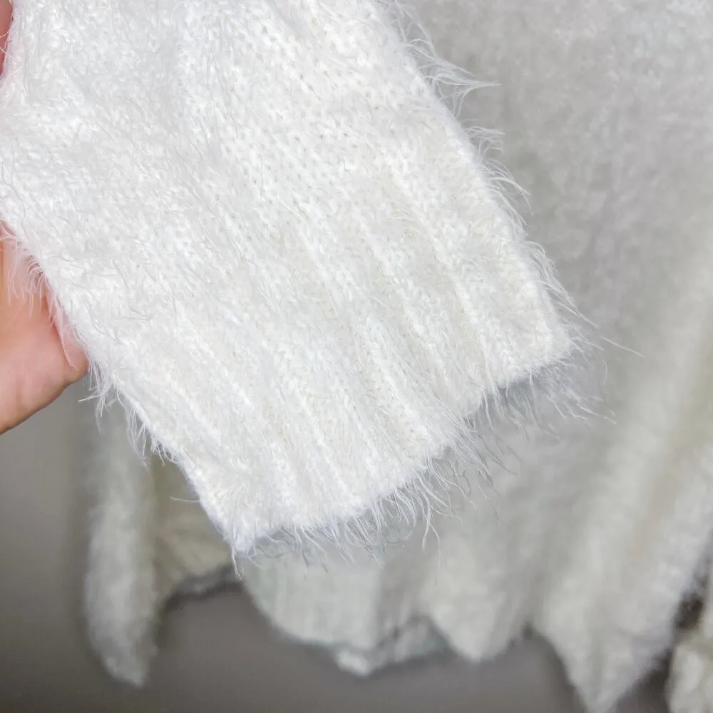 Goldie Fuzzy Soft Cream Chenille Turtleneck Sweater Size S/M Winter Cozy Classic - Image 3