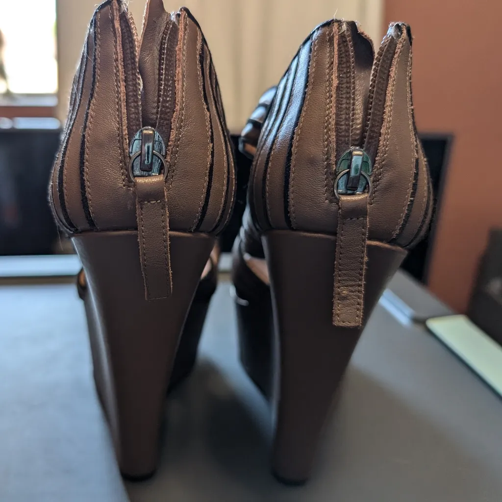 L.A.M.B Bernadette Leather Wedge W7.5 - Image 4