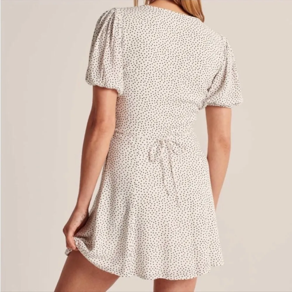 puff sleeve dress white with black dots - Image 2