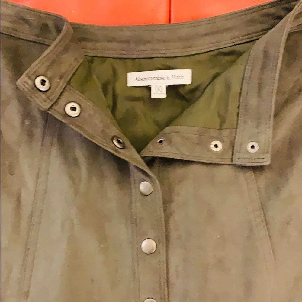 Abercrombie & Fitch green faux suede A-line skirt. - Image 5