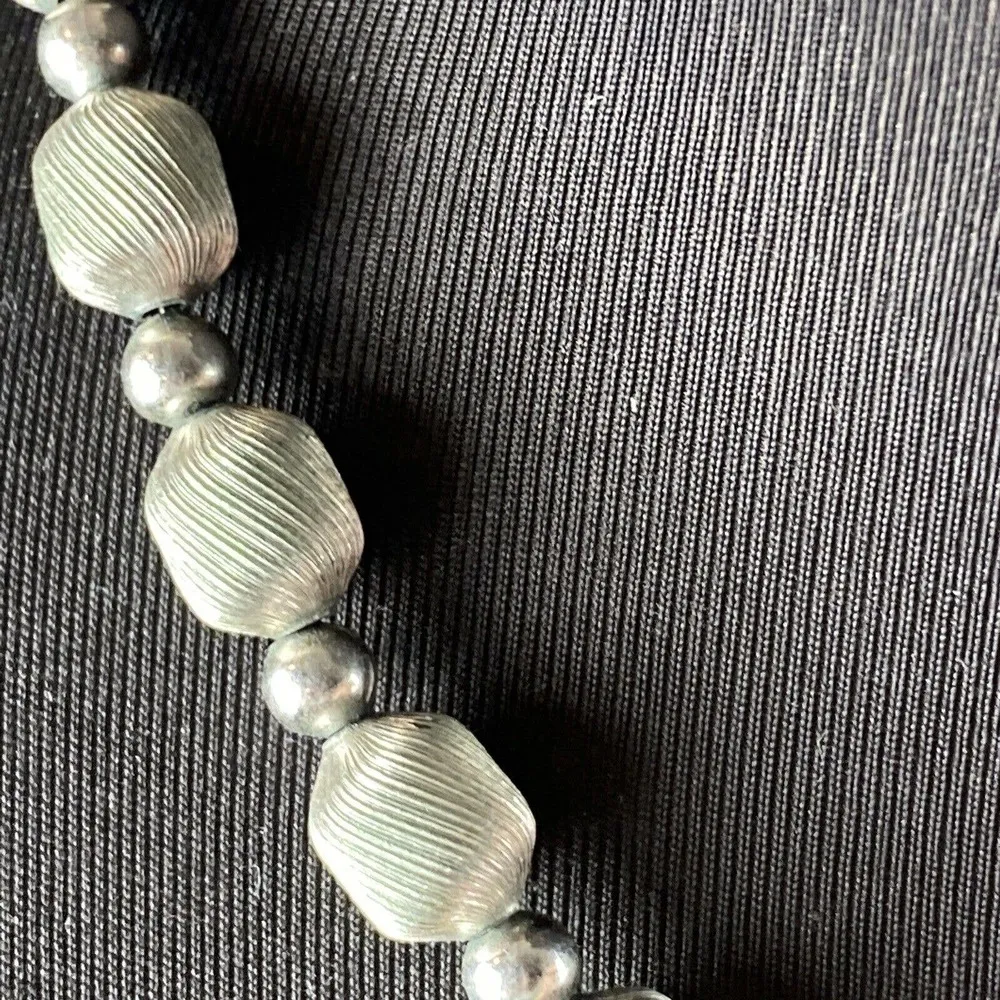 Vintage Whiting & Davis Co Womens Ribbed Brushed Silver Tone Beaded Necklace - Image 3