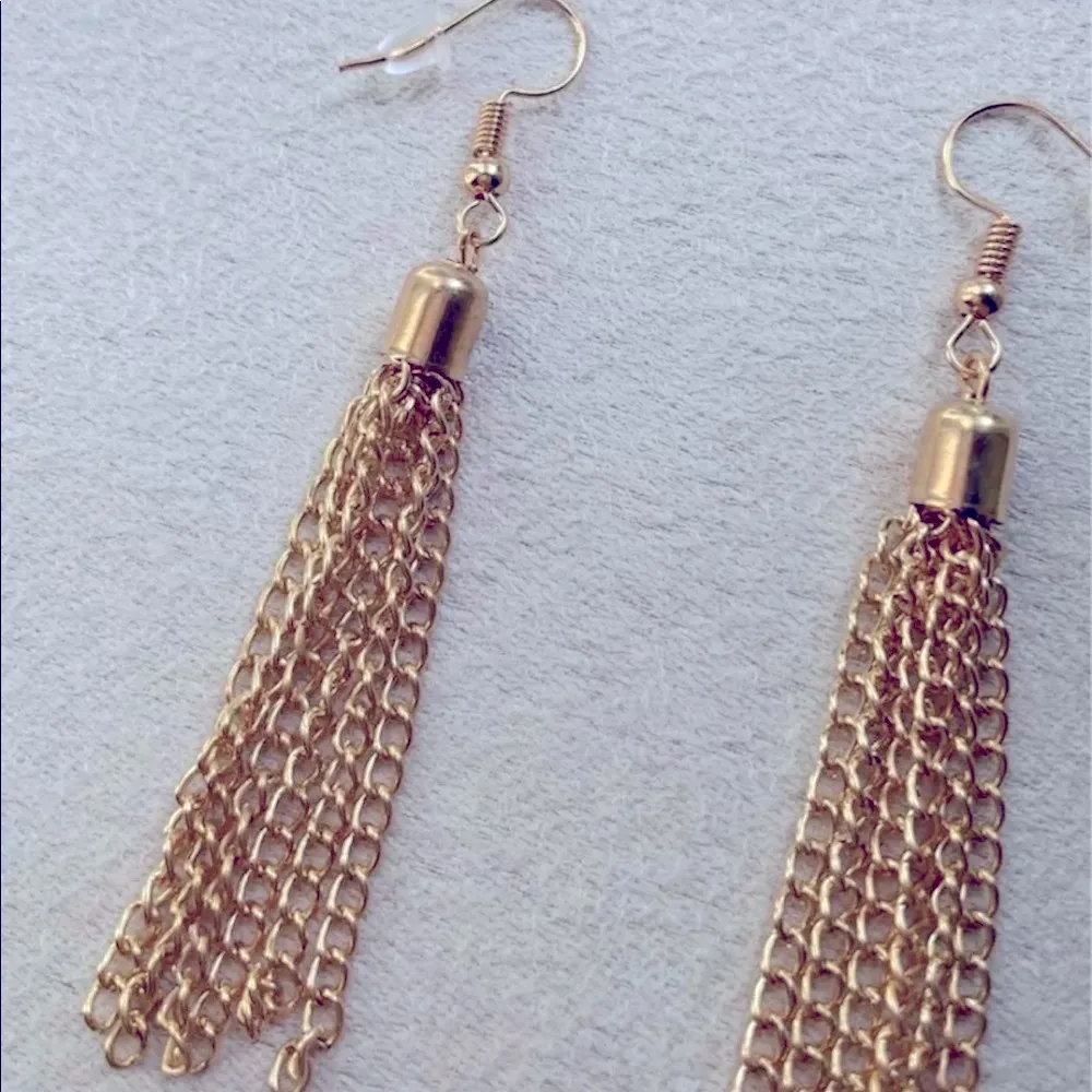 Gold chain link dangle earrings - Image 2