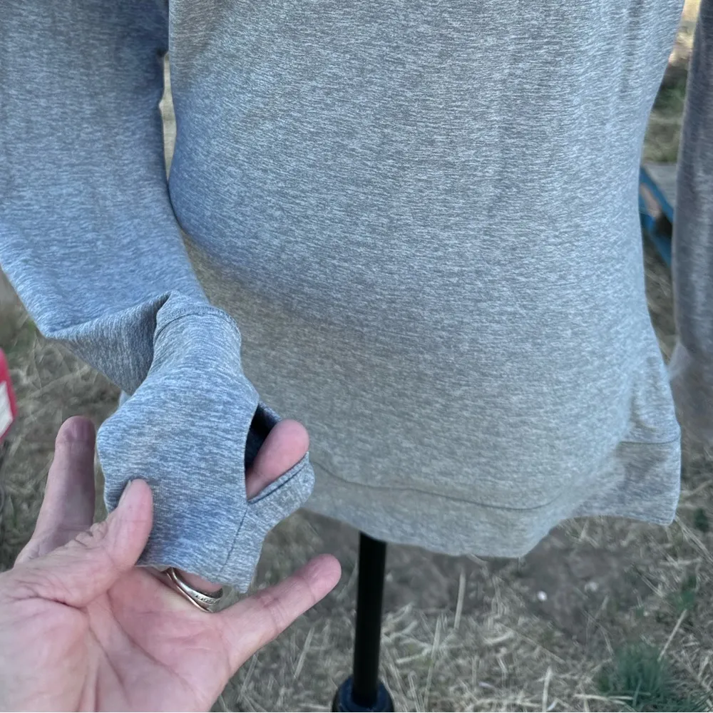 LULULEMON WOMENS Gray V-Neck Women's Top - Image 2