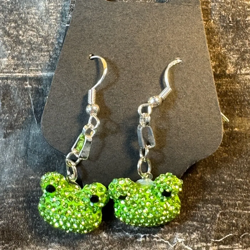 Green Rhinestone Frog Dangle Pierced Earrings Silver Tone New - Image 3