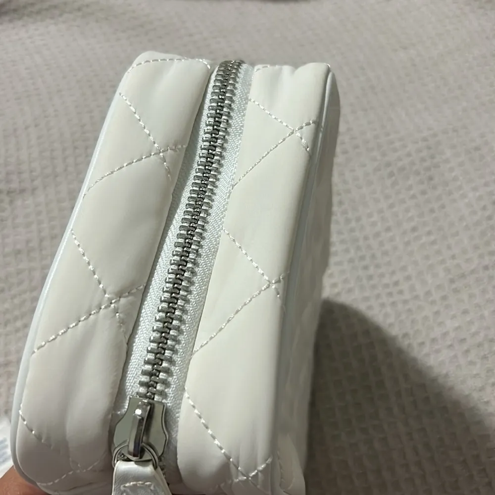 Trish Mcevoy makeup bag - Image 12