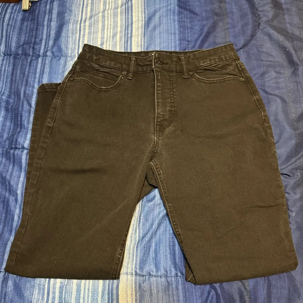 Sofia Jeans Women's Adora Curvy Girlfriend High Rise Chew Hem Jeans (4) Black - Image 7