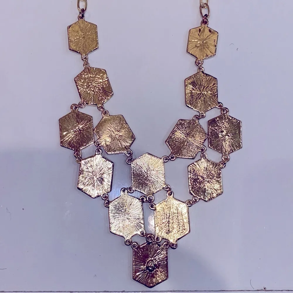 Amrita Singh Fushia Noah’s ark statement necklace. NWT. - Image 6