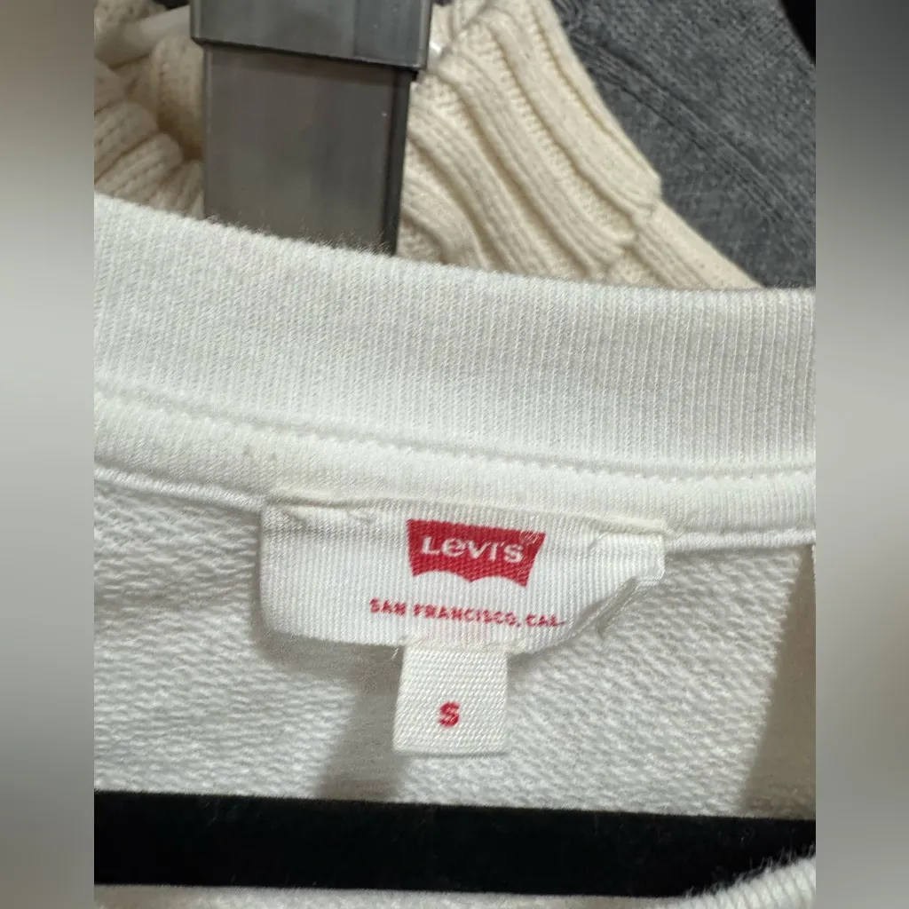 Levi's White Crewneck Top - Image 3