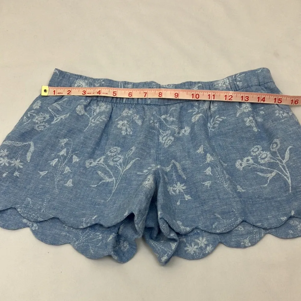 Old Navy Floral Blue and white Women's Shorts size small - Image 4