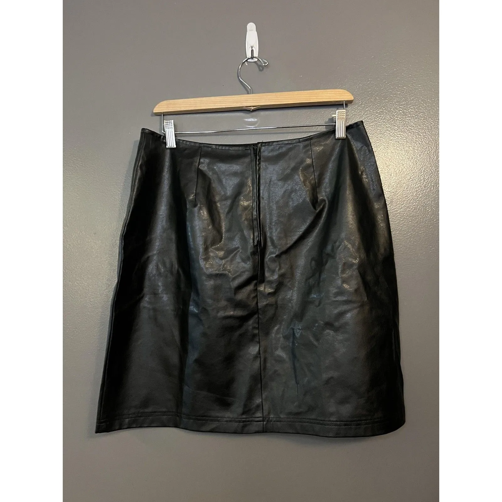 Vintage Studio Skirt Womens 14 Black Faux Leather Pencil Knee Length Lined - Image 2