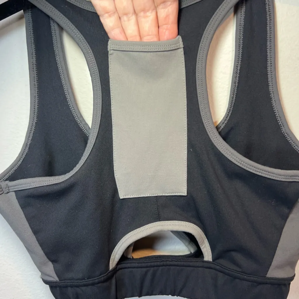 Gymshark Womens Tonal Block Sports Bra Black Gray Pocket Gym Workout FLAW ?Small - Image 11