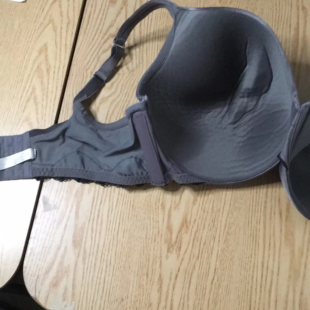 B17 Cacique Satiny Underwired Bra Thick Adjustable Straps Gray Size 46DDD w/Flaw - Image 6