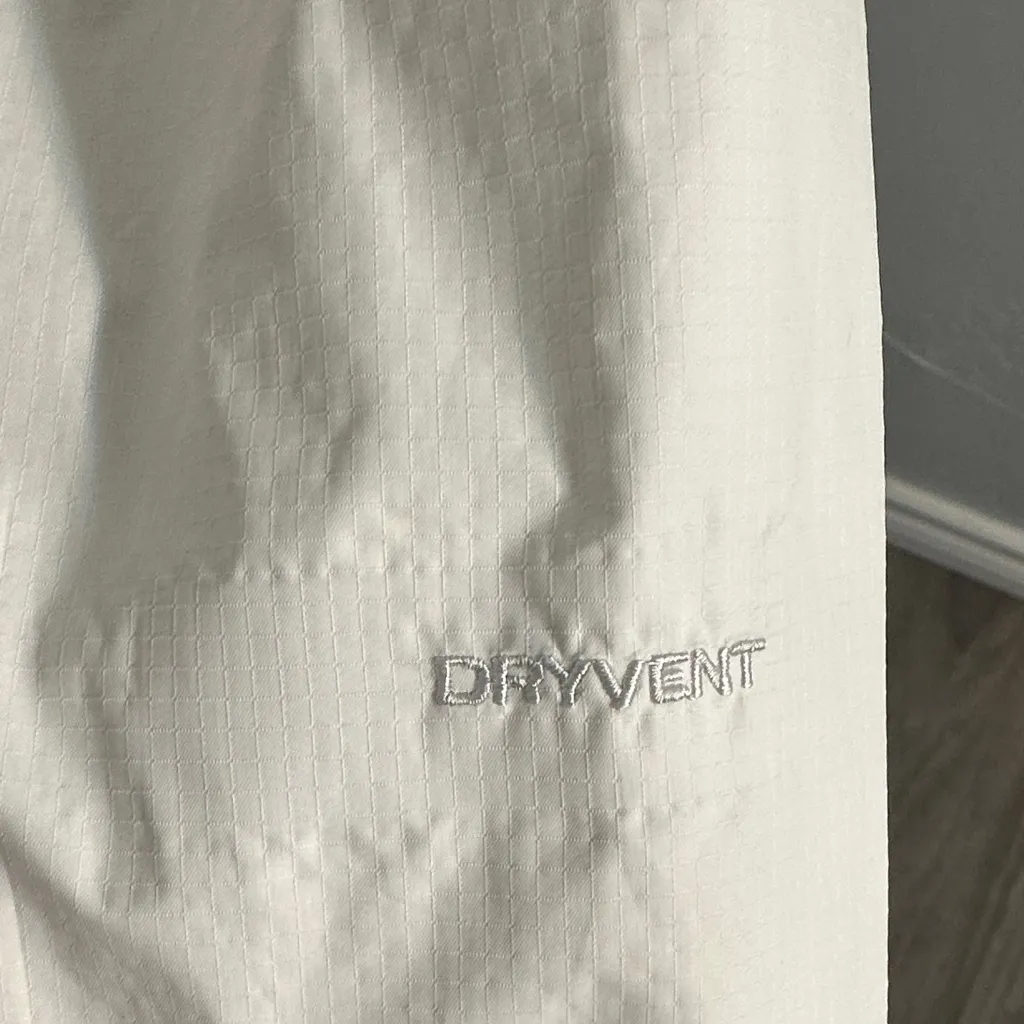 The North Face DryVent Women’s Jacket – White Waterproof-Feel. - Image 3