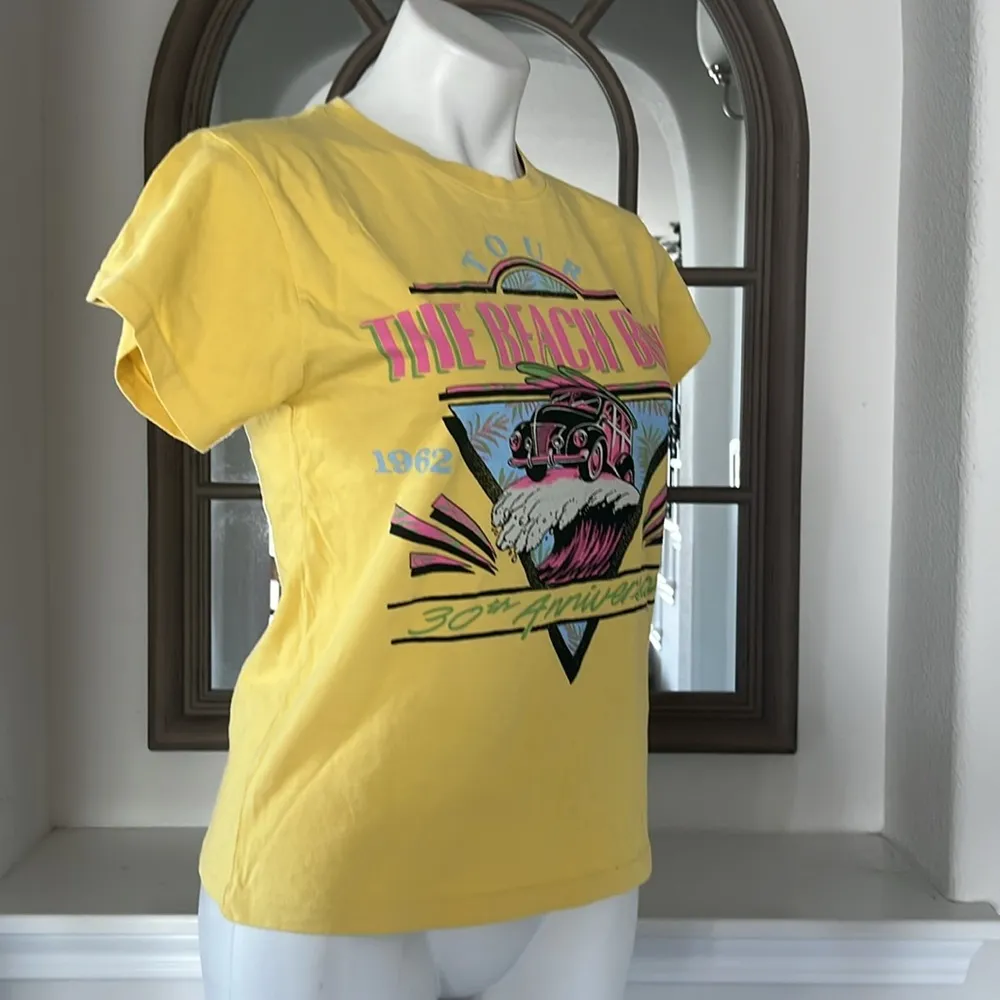 DAYDREAMER The Beach Boys 30th Anniversary Tour Tee in Yellow Bloom Size XS NWT - Image 8