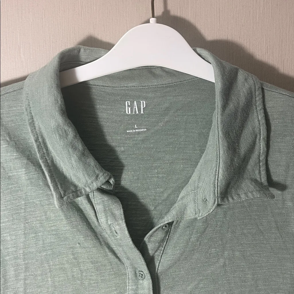 GAP women’s large Casual Sage green Button Down collar Shirt - Image 2
