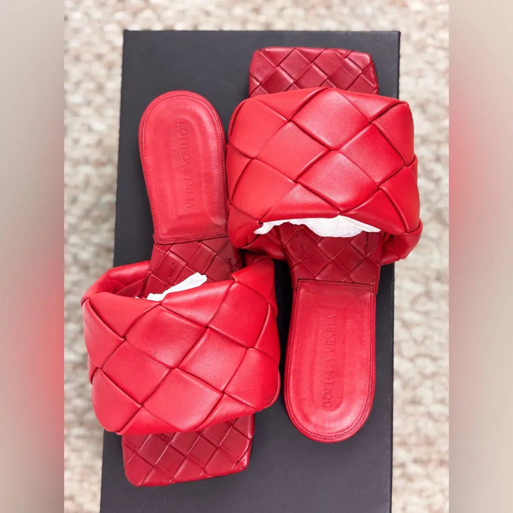 Bottega Veneta Red Quilted Sandals Size 37 - Image 2