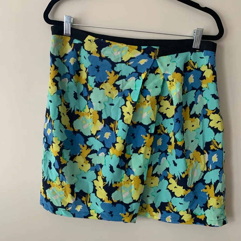 J. Crew Factory Silk Green and Blue Floral Printed Skirt Size 12 - Image 2