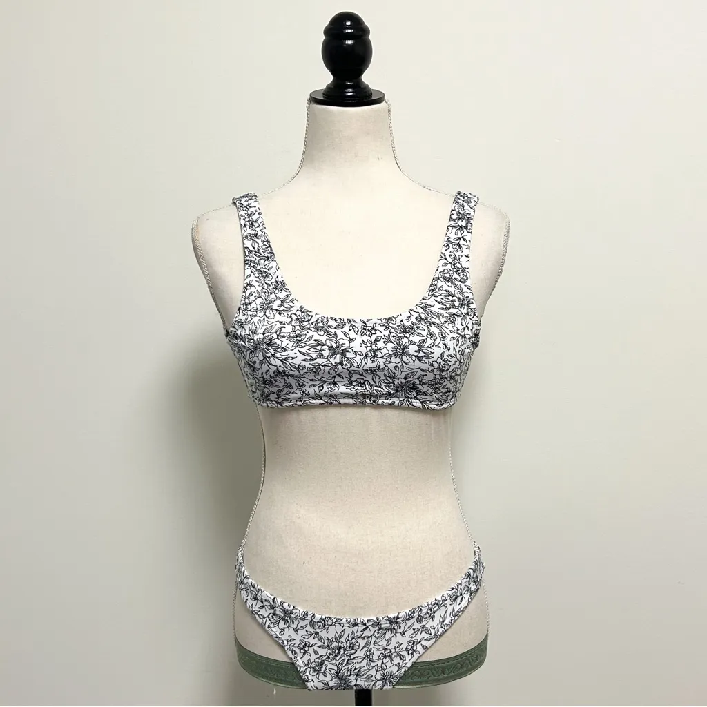 Kaali Beachwear Black White Floral Monokini Open Front Back Strap One Piece Swim Size M - Image 3