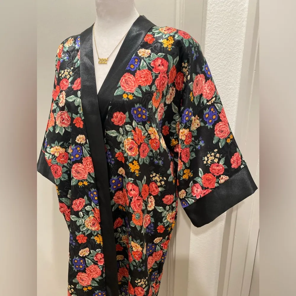 VTG 80s 90s L.A. Intimates Black & Multicolor Satin Floral Kimono Robe - Image 2