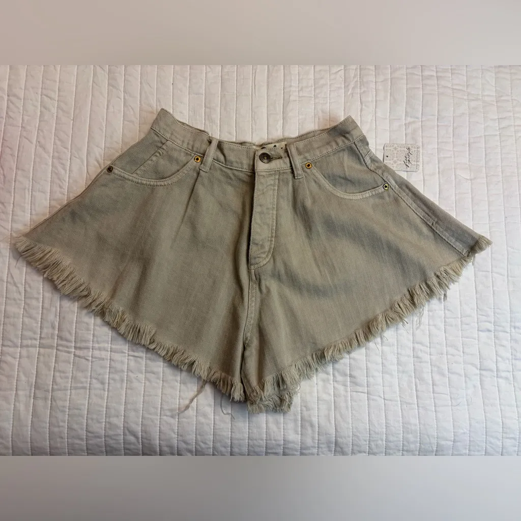 Free People We the Free Harlie frayed edge shorts nwt - Image 4