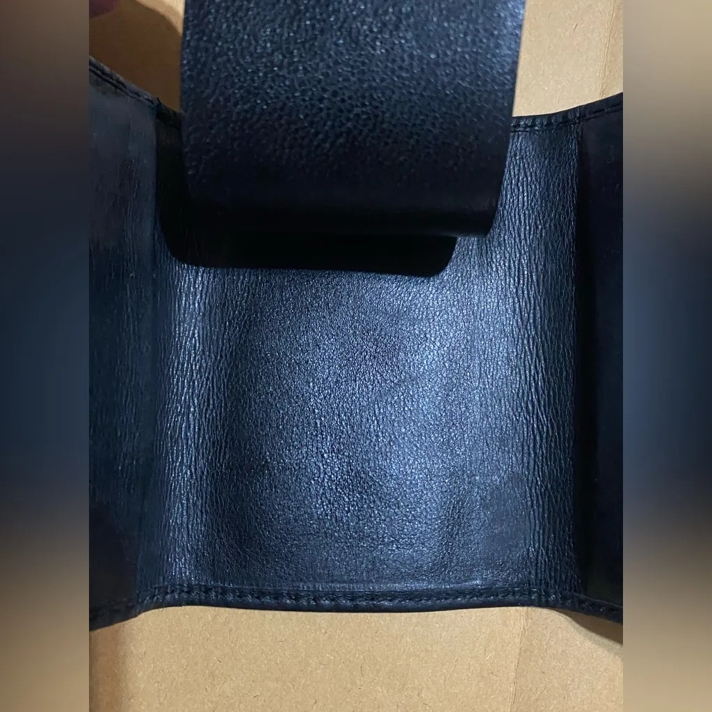 Gucci Black Leather Card Holder with Gold Logo - Image 11